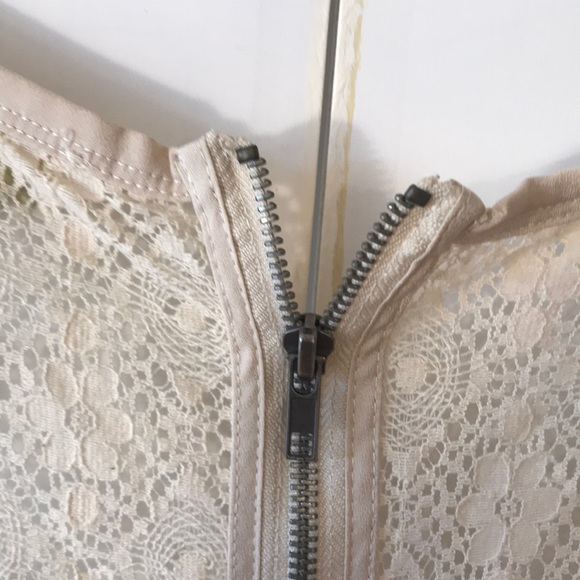Forever 21 Lace Top Size XL - Picture 4 of 5